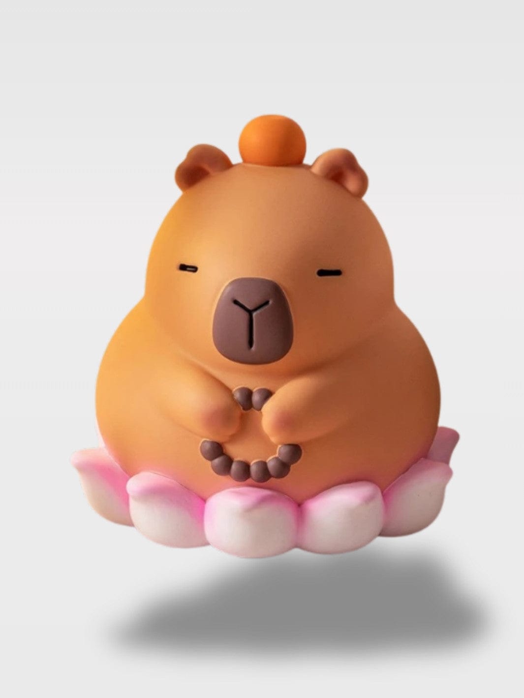 Tirelire Capybara | Complice Rigolo CapyCash Sénior – Capybara + Collier 19 x 19 x 20 cm
