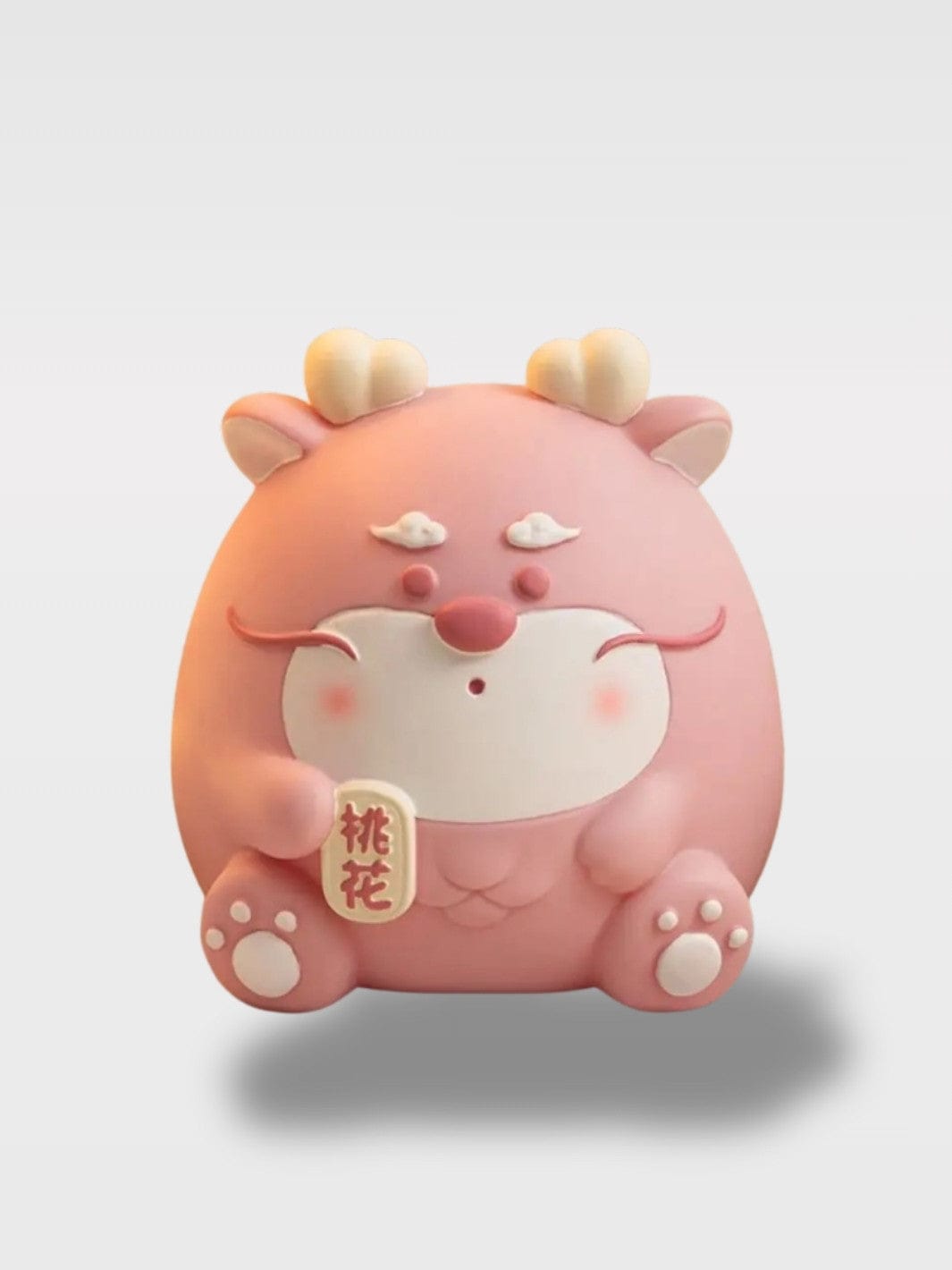 Tirelire Ours Motif Dragon | L’Ours du Feu Sacré Kaelor – Rose 15 x 15.5 x 16 cm